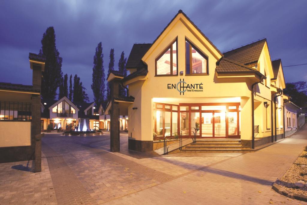 Hotel Enchanté Prešov Exterior foto